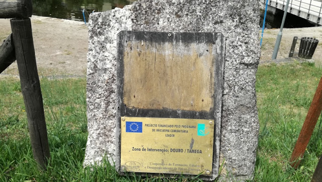 Placa inauguração da Praia Fluvial de Larim Placa inauguração da Praia Fluvial de Larim