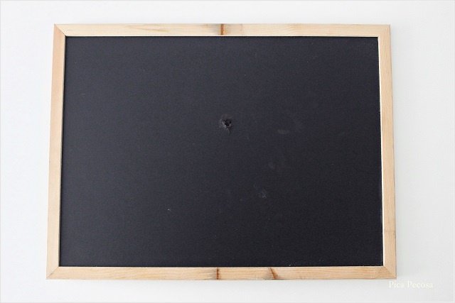 cuadro-reciclado-sin-cristal-colgar-lamina-diy-materiales-pizarra