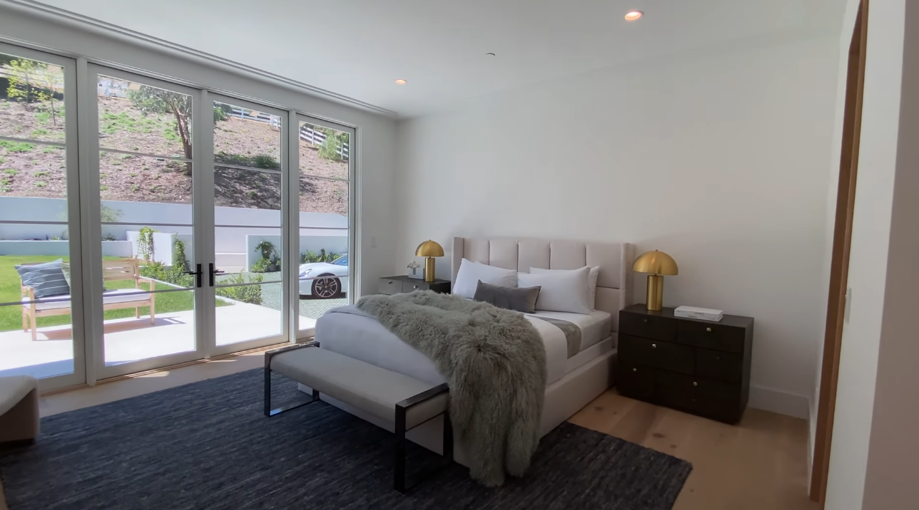 38 Photos vs. TOURING A $10,495,900 LUXURY MANSION | California LUXURY Home Tour | Los Angeles Mansion Tour - Luxury House & Interior Design Tour 38 Photos vs. TOURING A $10,495,900 LUXURY MANSION | California LUXURY Home Tour | Los Angeles Mansion Tour - Luxury House & Interior Design Tour