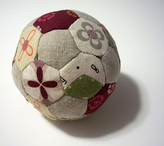 Round Pincushion Free Tutorial + Pattern Easy Step to Step DIY!