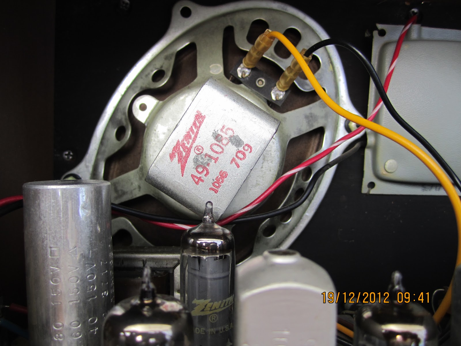 E L E C T R O N S Radio Zenit X334, AM/FM Made in USA