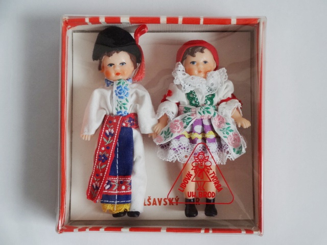 ドイツ 東欧雑貨のrobin S Patch チェコの民族衣装のかわいい子たち