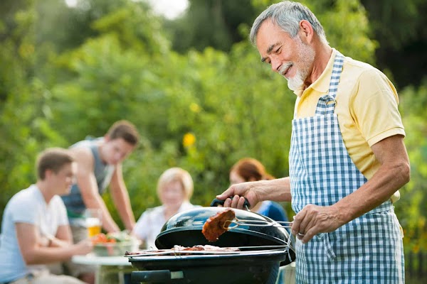 The Benefits of Organizing a Backyard Barbeque The Benefits of Organizing a Backyard Barbeque