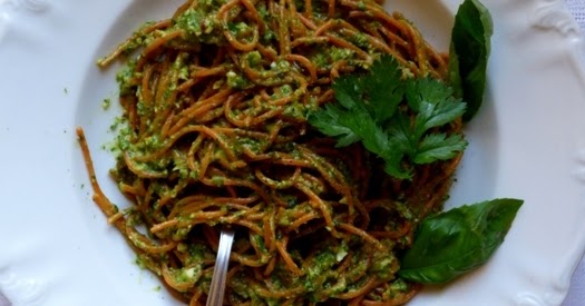 Pesto Royal: Koriander-Minz-Basilikum-Pesto mit Avocado | Salzkorn ...