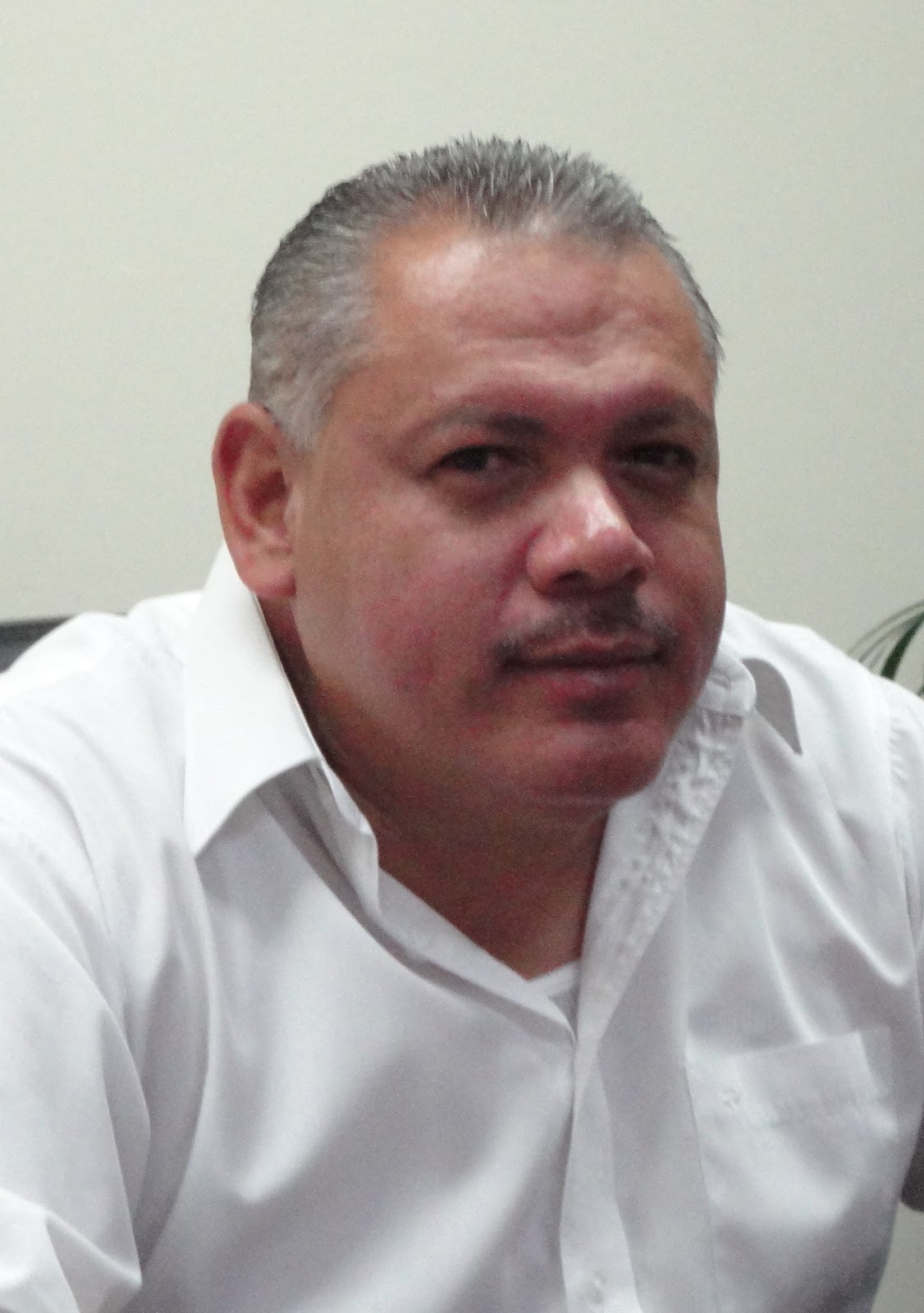 Temas y sucesos // Diálogos : DIALOGOS DE POLITICA