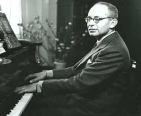 Mario Castelnuovo-Tedesco began composing music for the piano when he was a boy, growing up in Siena