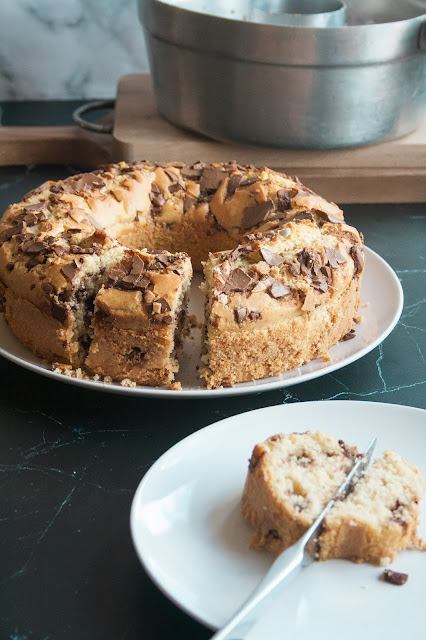 Ciambellone con pezzi di cioccolato