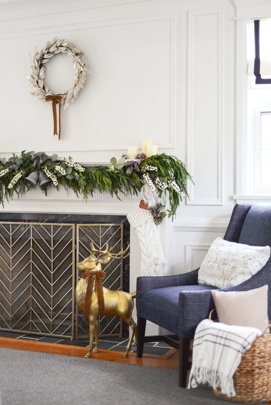 elegant Christmas mantel, elegant Christmas mantle, traditional Christmas mantel decor