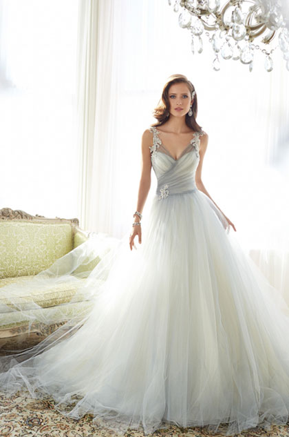 V-Cut Straps Elegant Tulle Party Wedding Dress