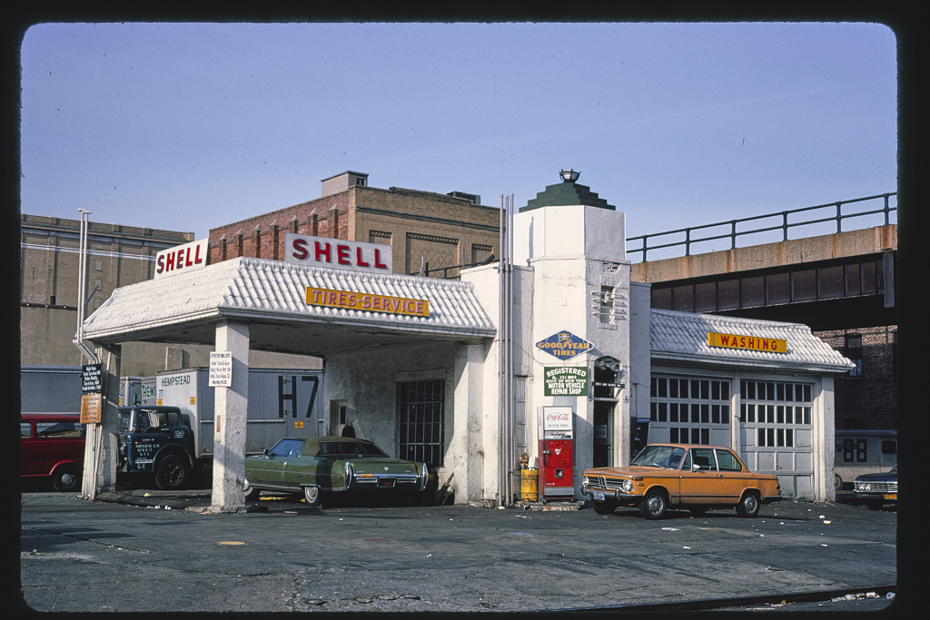 10 Classic Gas Stations