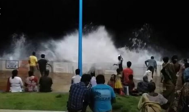 রাতেই জলোচ্ছ্বাসে উত্তাল দিঘা, ঢেউ ছুঁতে গিয়ে তলিয়ে গিয়েও গুরুতর আহত অবস্থায় উদ্ধার পর্যটক 1 রাতেই জলোচ্ছ্বাসে উত্তাল দিঘা, ঢেউ ছুঁতে গিয়ে তলিয়ে গিয়েও গুরুতর আহত অবস্থায় উদ্ধার পর্যটক