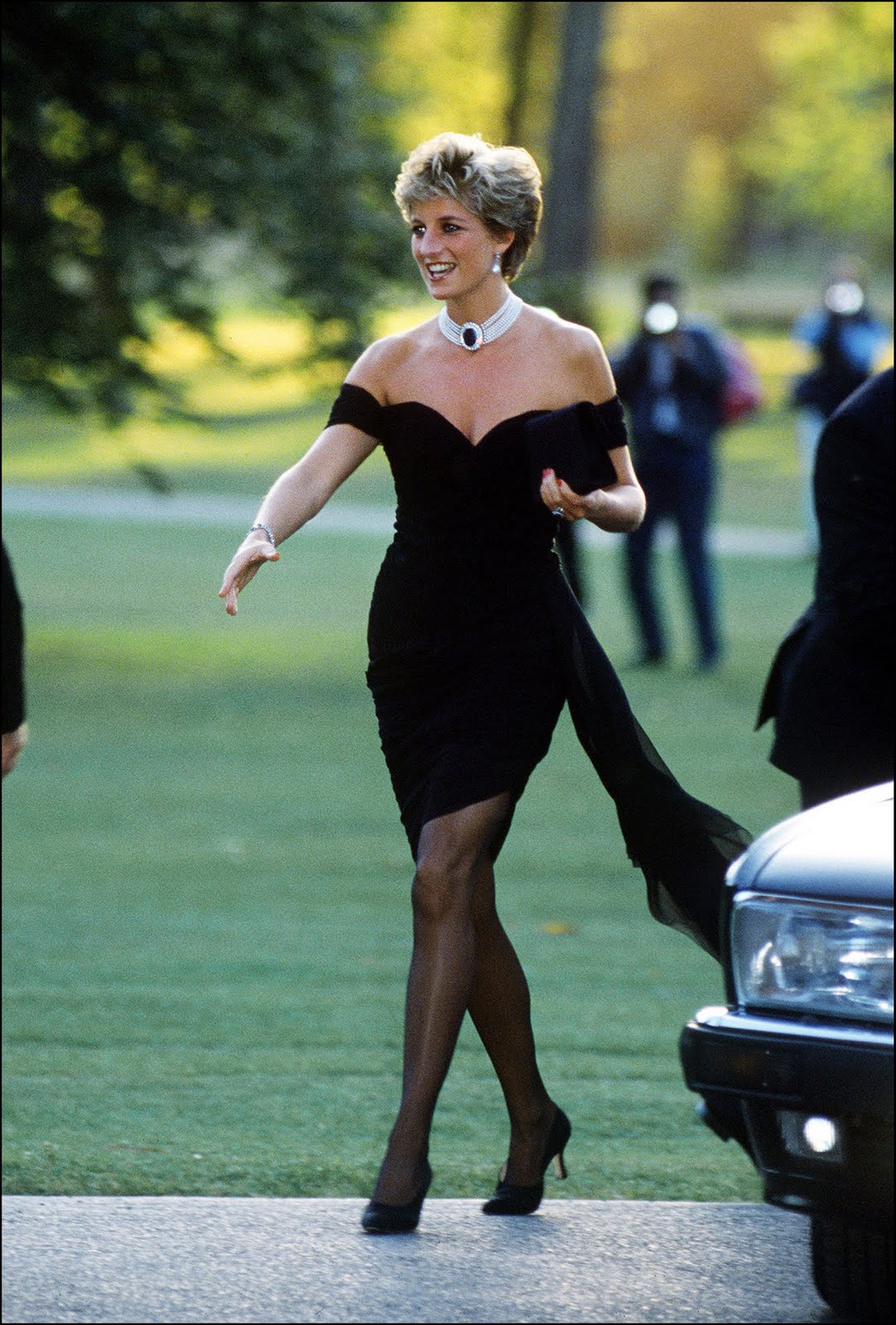 http://1.bp.blogspot.com/-uO14lYFdMiQ/TgzPLwj6HSI/AAAAAAAAAKA/30Xk3Dcy3Tc/s1600/princess_diana_cocktail_dress.jpg