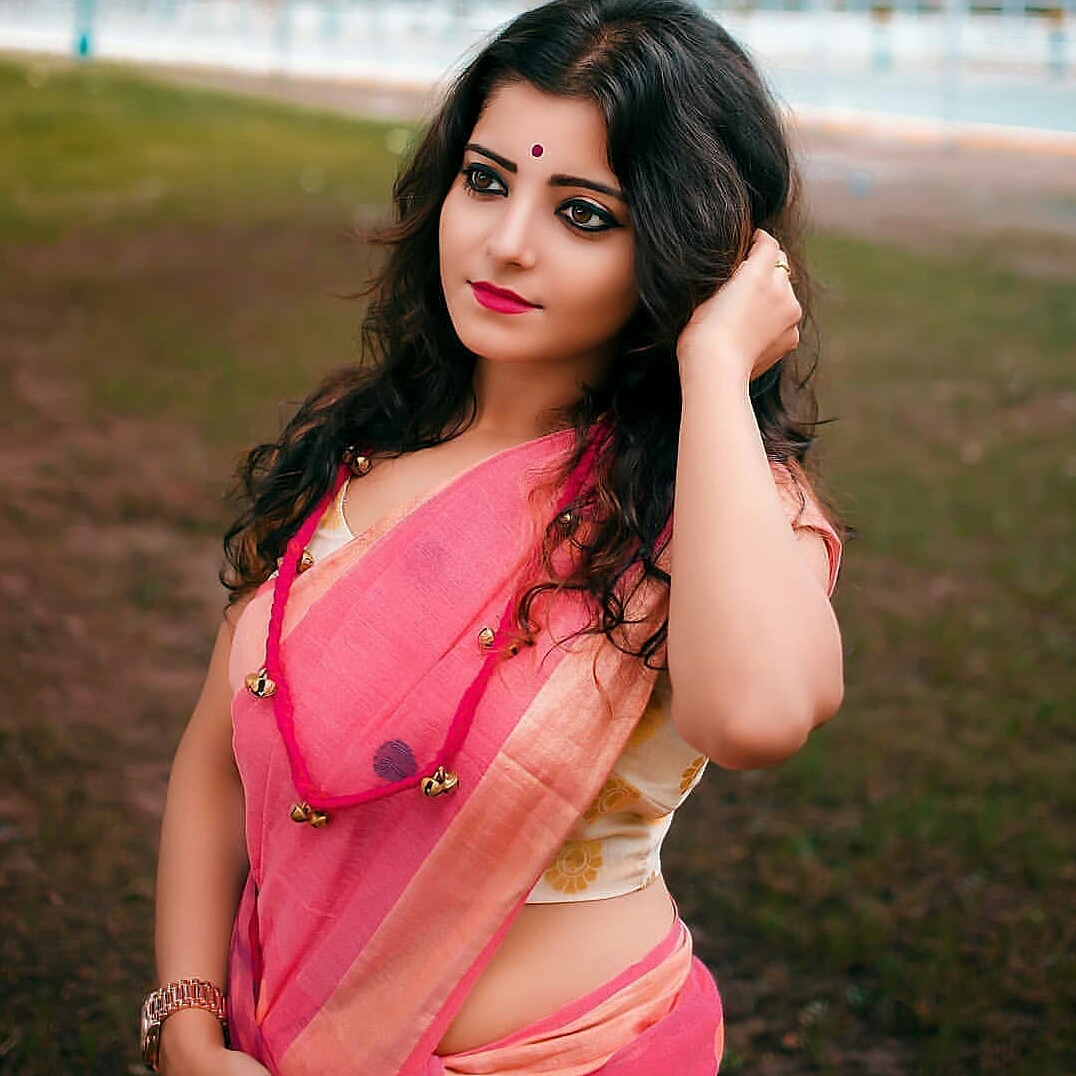 Beautiful Indian Ladies On Instagram Desi Beautiful Girl