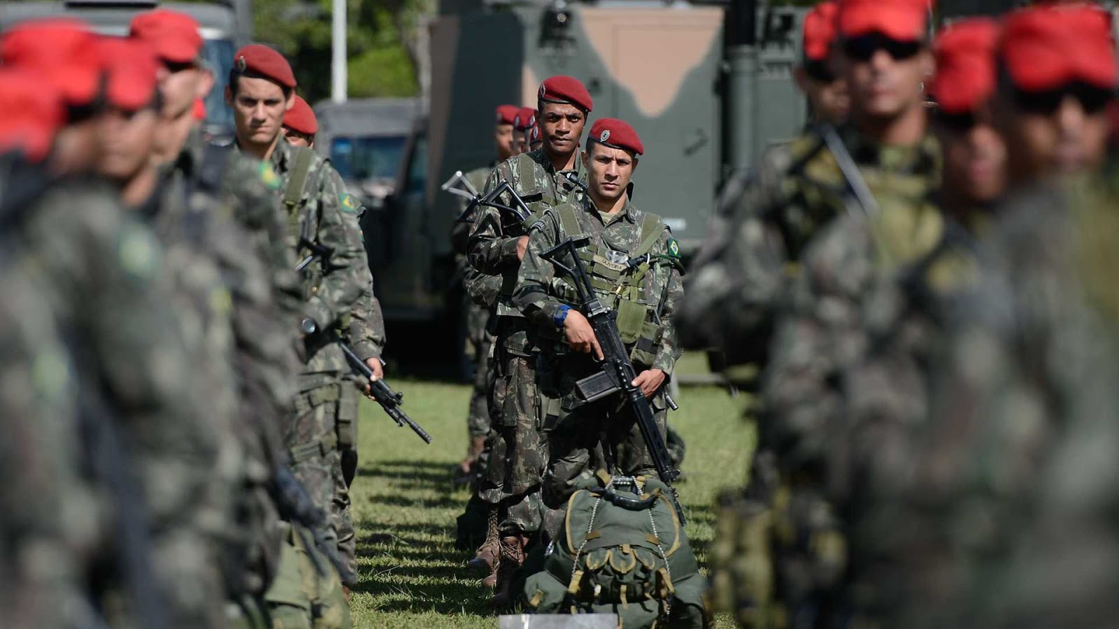 GOVERNO DO RIO GRANDE DO NORTE TRANSFERE CONTROLE DE SEGURANÇA AUXILIARES PARA O EXÉRCITO GOVERNO DO RIO GRANDE DO NORTE TRANSFERE CONTROLE DE SEGURANÇA AUXILIARES PARA O EXÉRCITO
