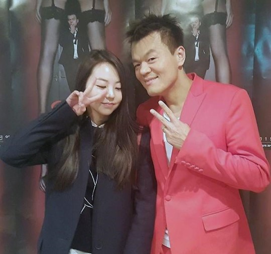 Check out Sohee's adorable photo with JYP - Wonderful Generation
