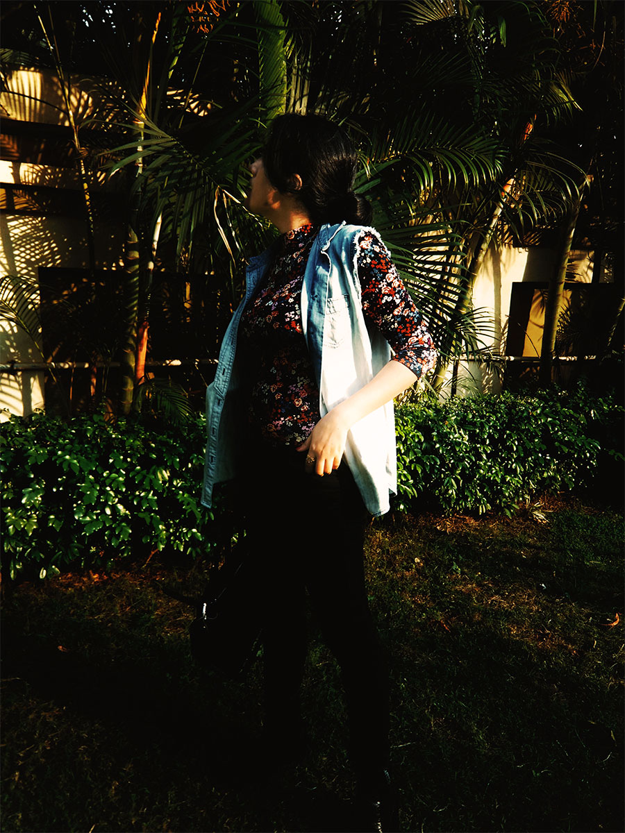 FLORAL TOP AND DENIM JACKET |STYLE AND ILLUSTRATION BLOG BY DHEERA JOSHI forever21floraltop, levi's black womens denim, levi's denim vest,mangoblackboots,zara tote bag