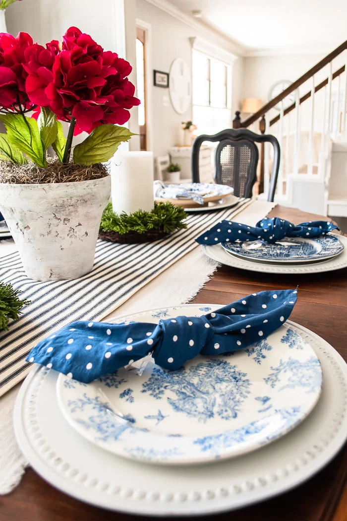 dining tablescape and blue polka dot napkins