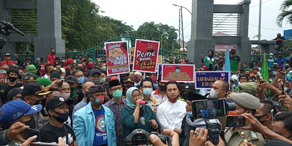 Dukung Penolakan Omnibus Law, Bupati Bogor: Saya Memilih Berpihak kepada Rakyat