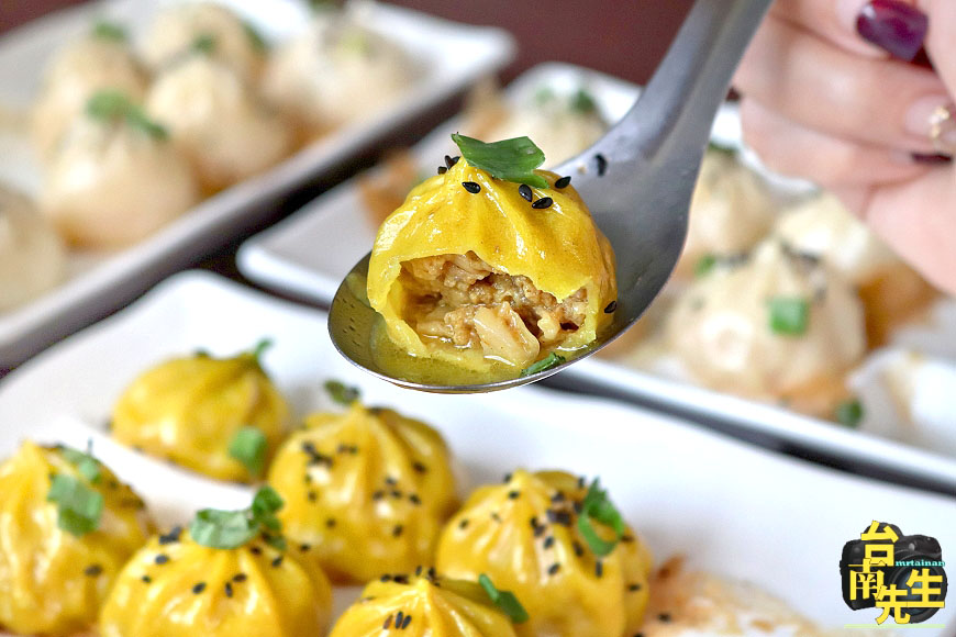 台南湯包生煎包/鎖住湯汁一咬就爆漿/皮薄Q彈餡料鮮美/獨家配方自製餡料/用料實在CP值高/連外國人都愛吃/忠實顧客連續吃一週都吃不膩