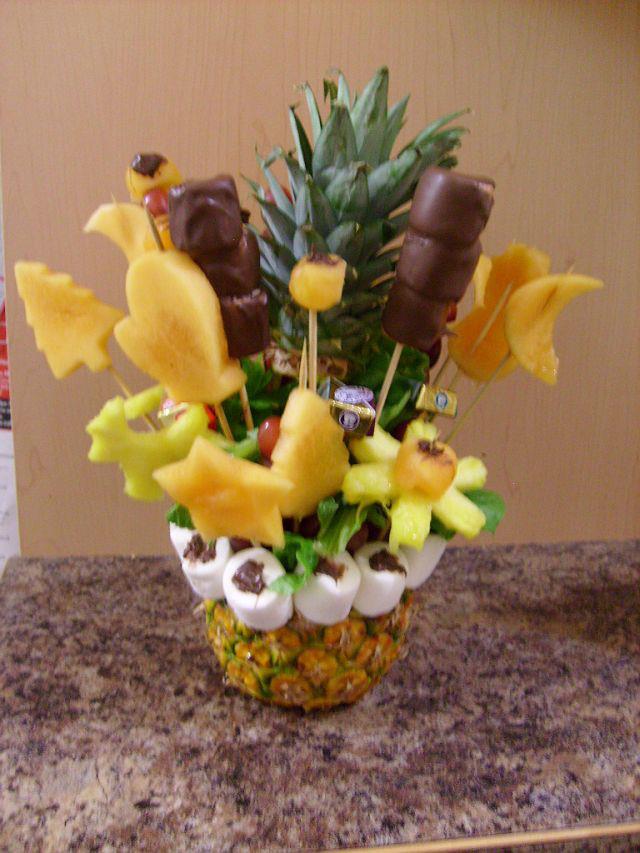 CoOkInG WiTh FrIeNdS CHRISTMAS EDIBLE ARRANGEMENT