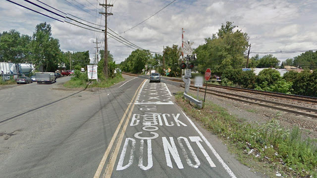 Non-Perpendicular Train Crossings & No Train Signal Non-Perpendicular Train Crossings & No Train Signal