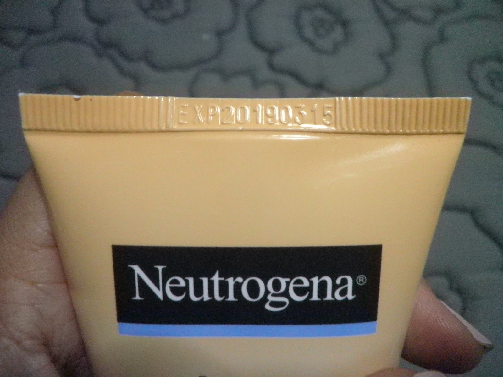 Neutrogena Deep Clean Brightening Foaming Cleanser Review WRIST SLAPPER