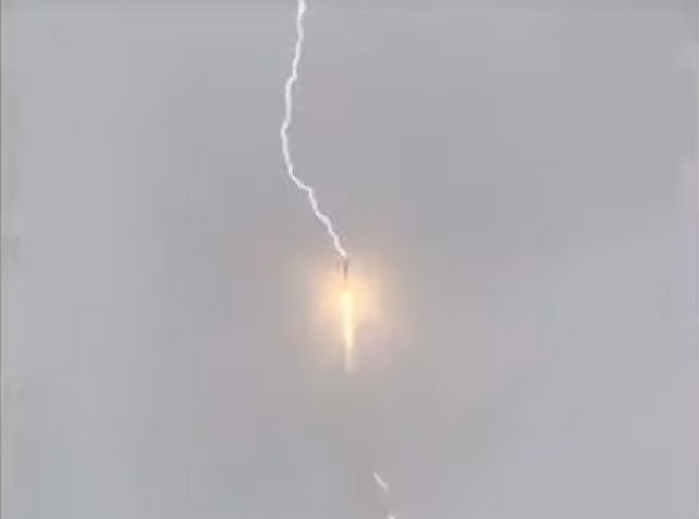 Foguete russo Soyuz é atingido por raio durante lançamento em 27 de maio de 2019
