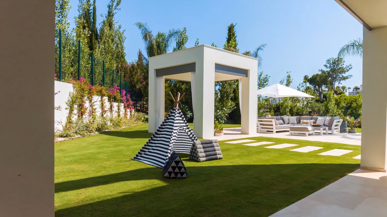 27 Photos vs. Luxury Contemporary Villa In Marbella Golf Valley vs. Interior Design Tour