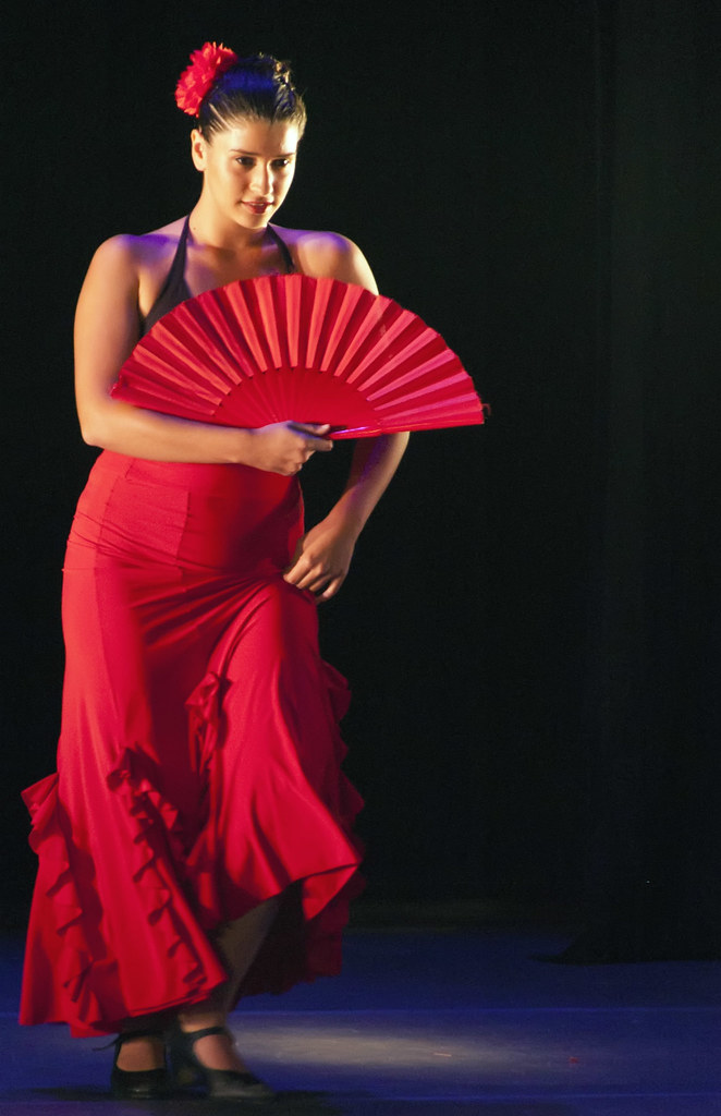 Танцоры фламенко испания. Испанский танец детский. Кармен фламенко. Танец кармен видео. Танцоры фламенко испания.