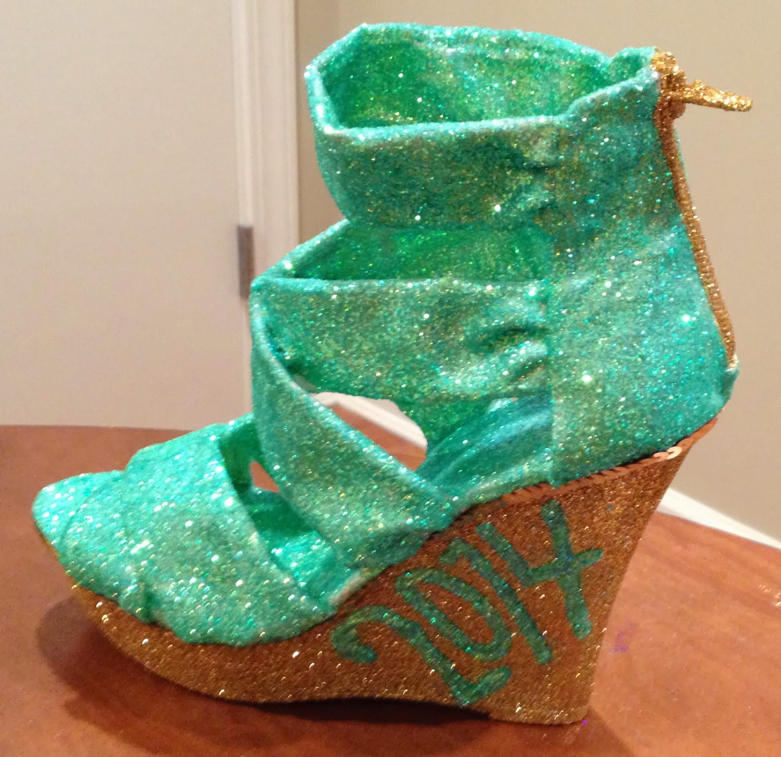 Confessions of a glitter addict: Soft Green and Gold Strappy Wedge