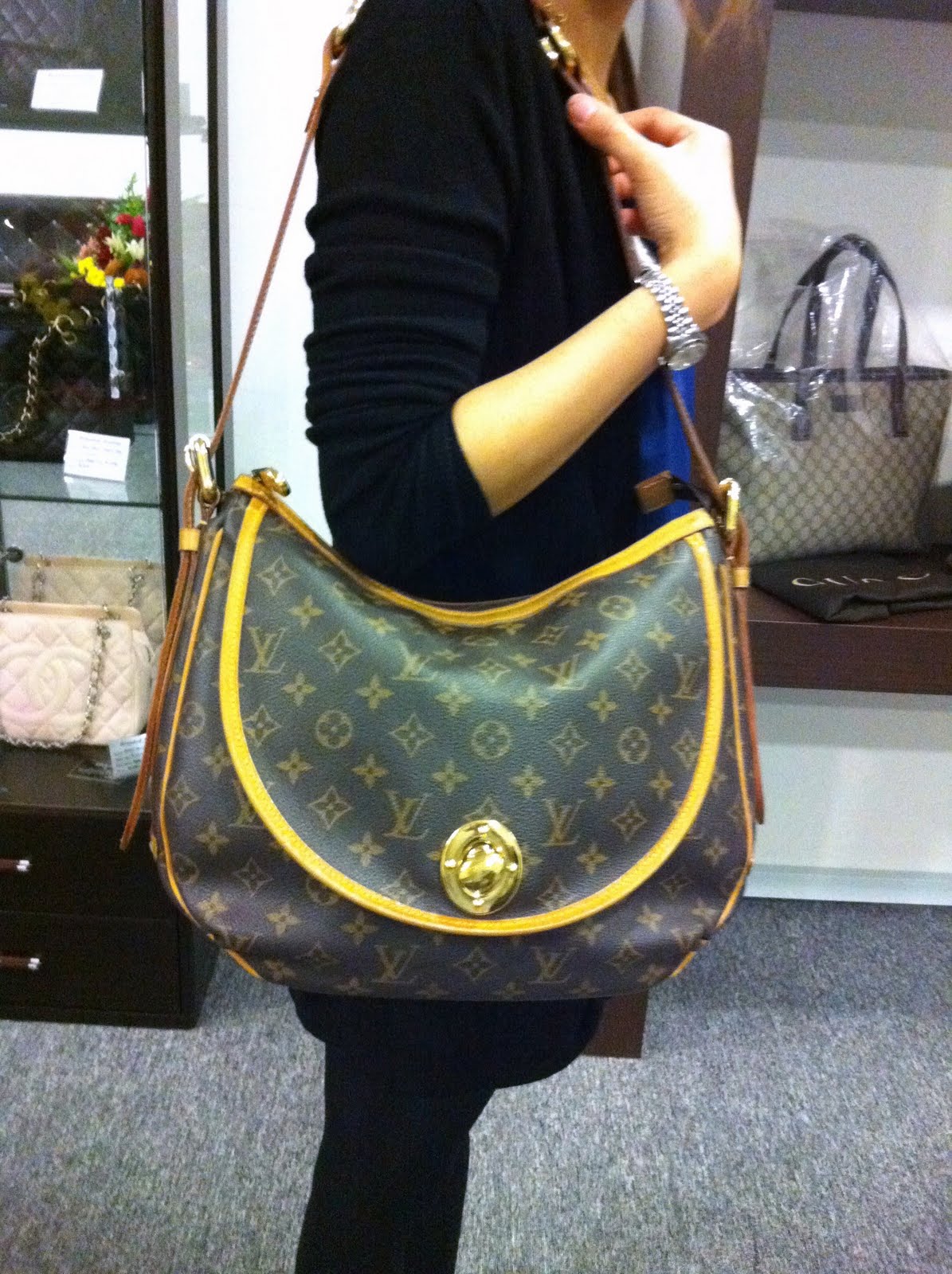 BRANDED STATION mediakits.theygsgroup.com 二手名牌专卖店 (全新): LOUIS VUITTON (SOLD OUT)