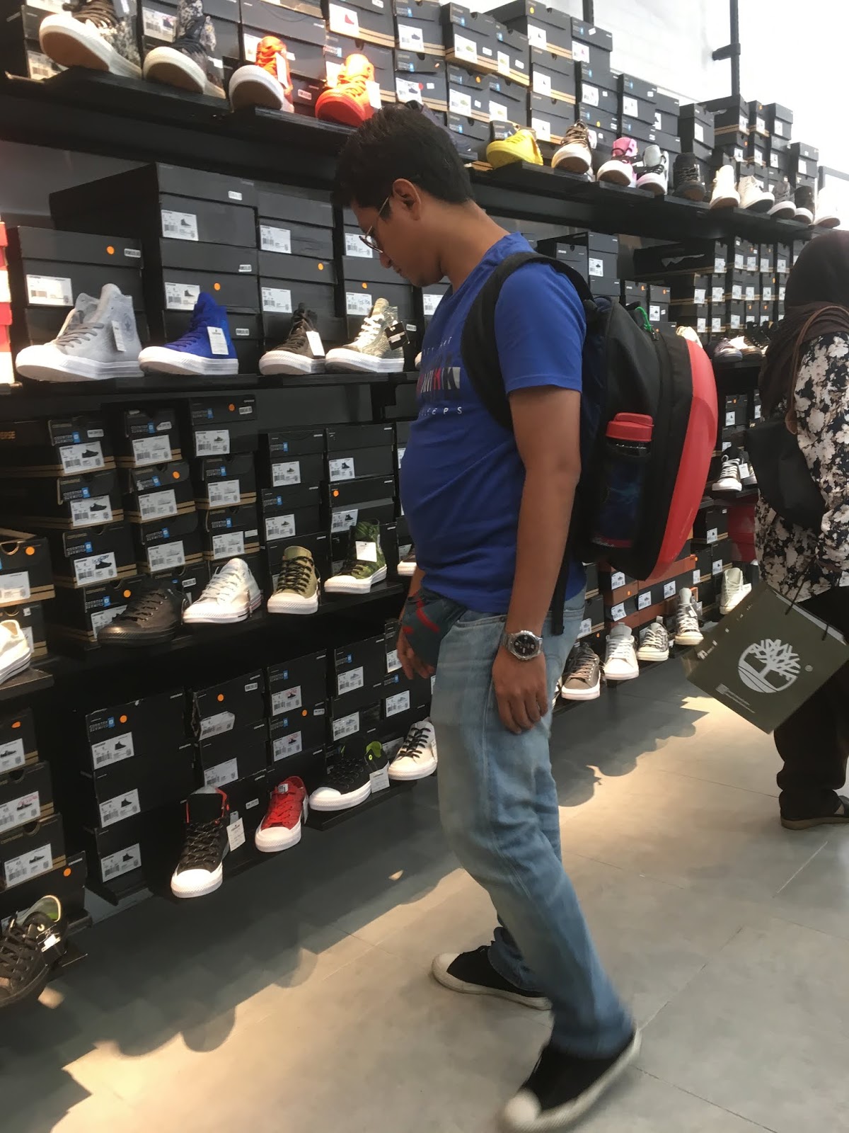 Shopping At Genting Highland Premium Outlet & Had Coffee At Coffee Bean