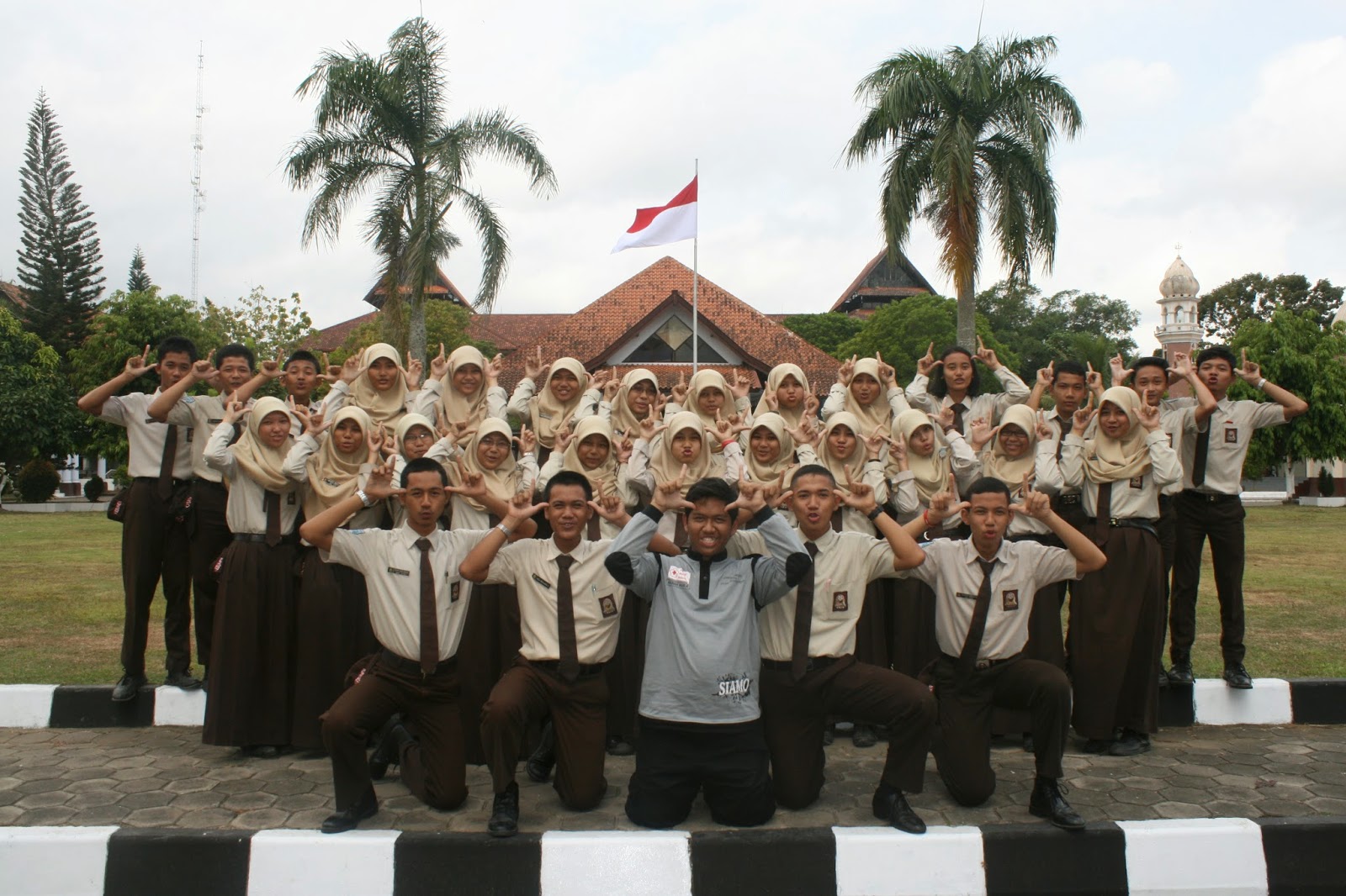 Gambar Contoh Percakapan Negosiasi 2 Orang Yang Lucu | Aliansi kartun