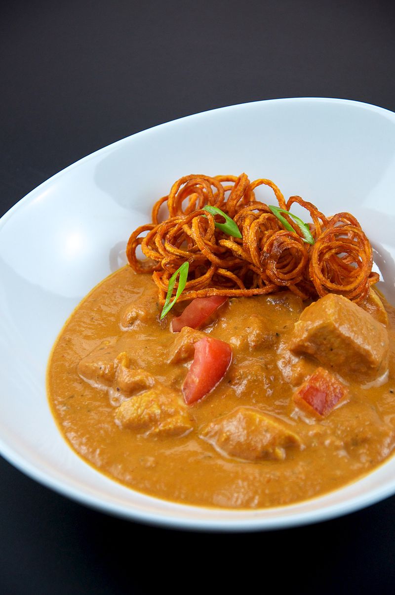 800px-Flickr_preppybyday_4705955437--Chicken_tikka_masala