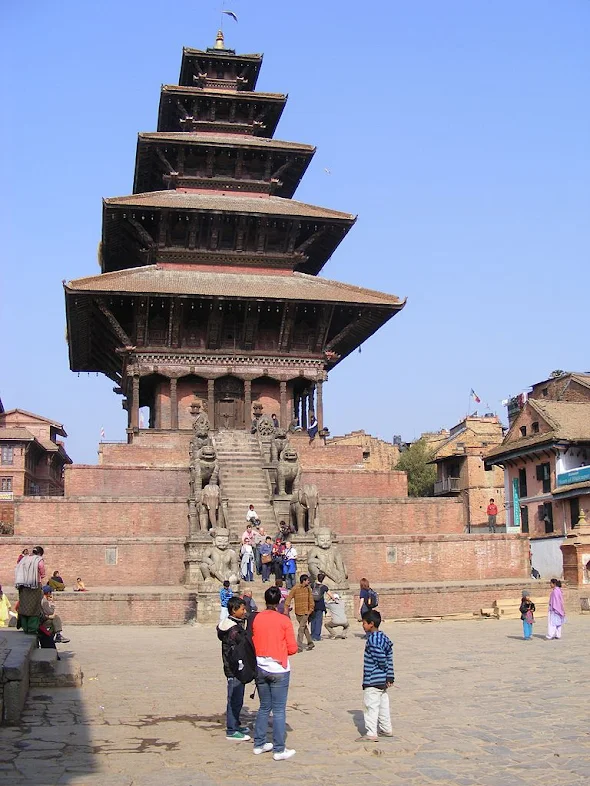 Nyatapola didirikan oleh Raja Bhupatindra Malla pada tahun 1702 dan merupakan objek wisata utama di kota bersejarah Bhaktapur.