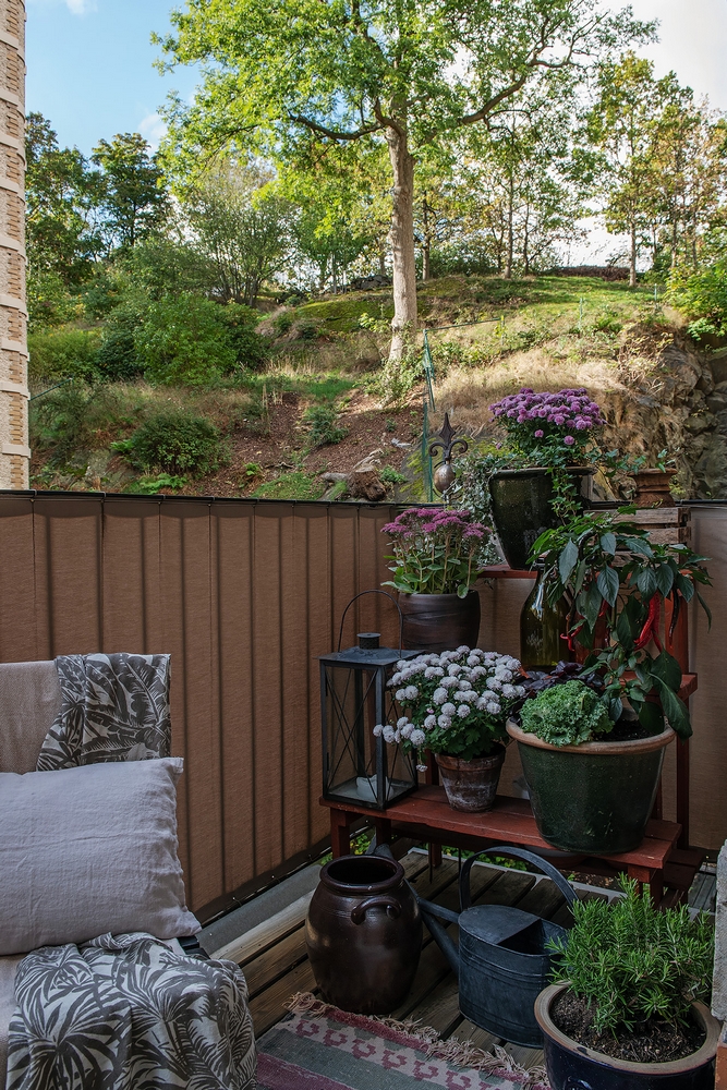 ON RESTE ENCORE UN PEU