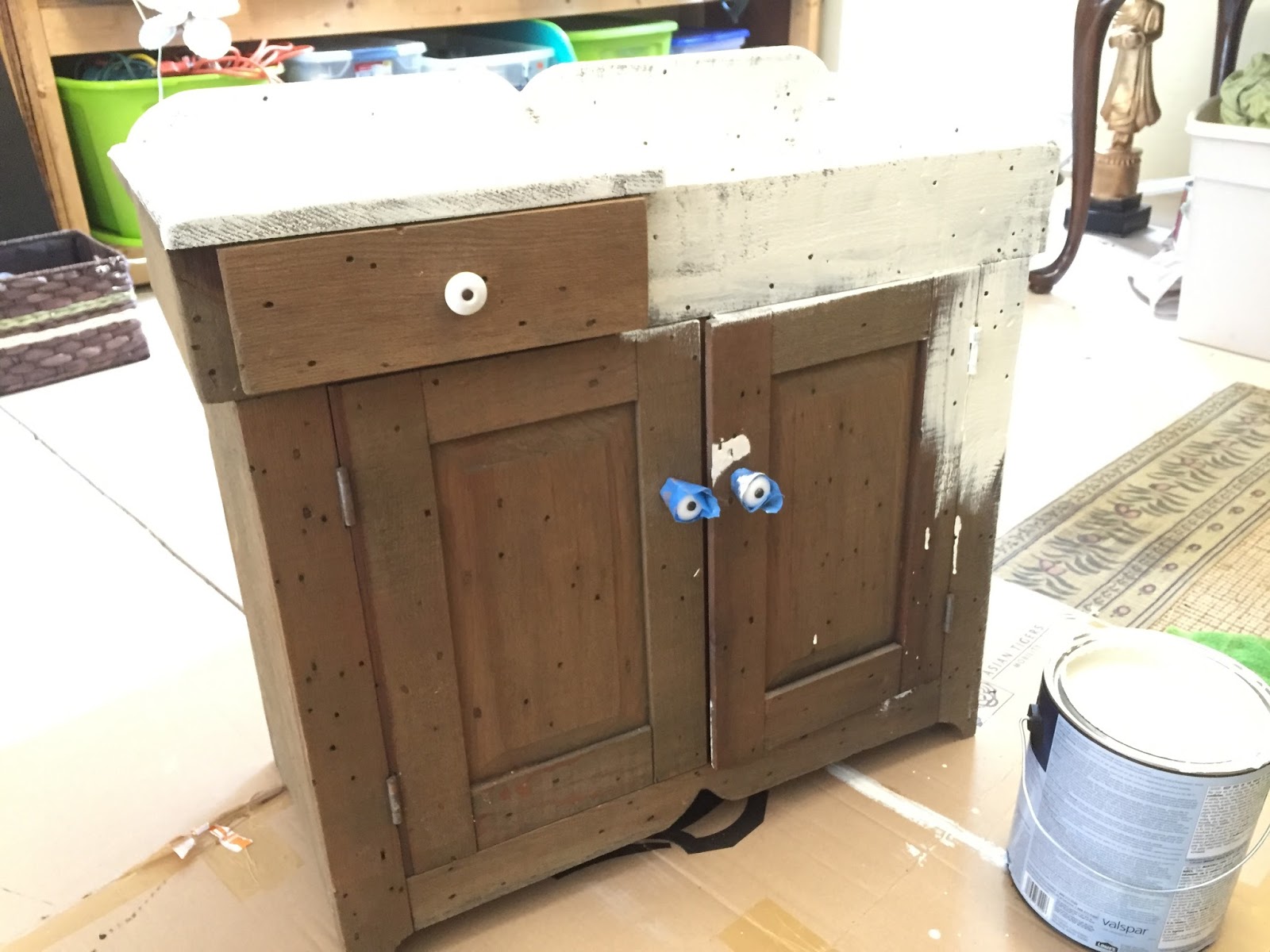 SMALL CHILD'S DRY SINK - SIDE TABLE