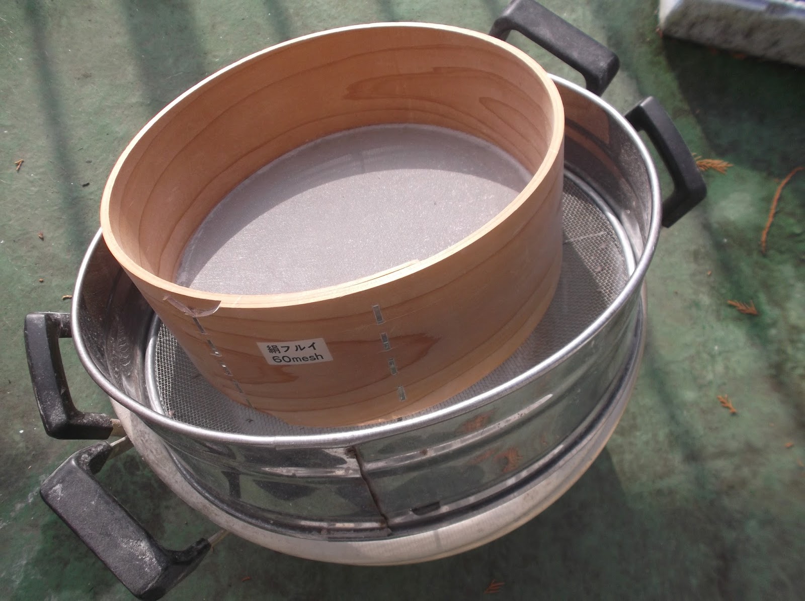Hiroyuki's Blog on Japanese Cooking Grinding Buckwheat Grains into