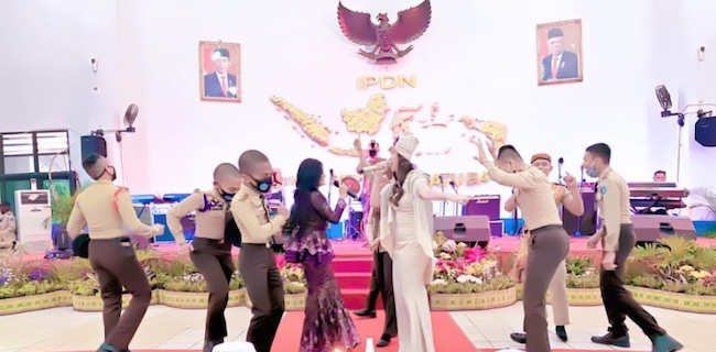 Alumni IPDN: Kenapa Harus Mendatangkan Biduan Dangdut Ke Kampus? Alumni IPDN: Kenapa Harus Mendatangkan Biduan Dangdut Ke Kampus?