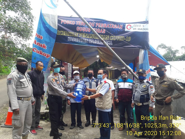 Polsek Malausma Serahkan Bantuan Apd Dari Kapolres Majalengka