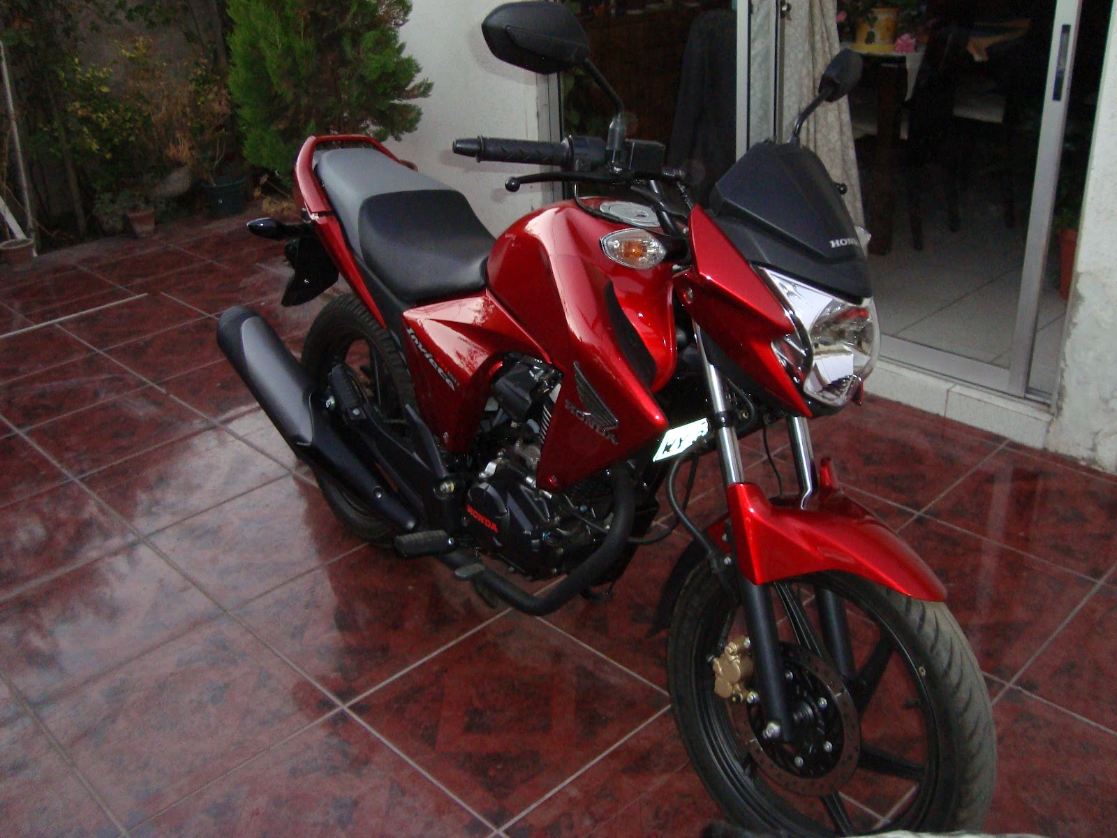 Honda CB 150 Invicta