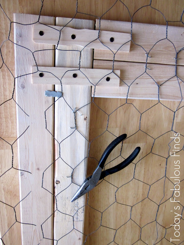 Today's Fabulous Finds Large Chicken Wire Frame and Barnwood Painting