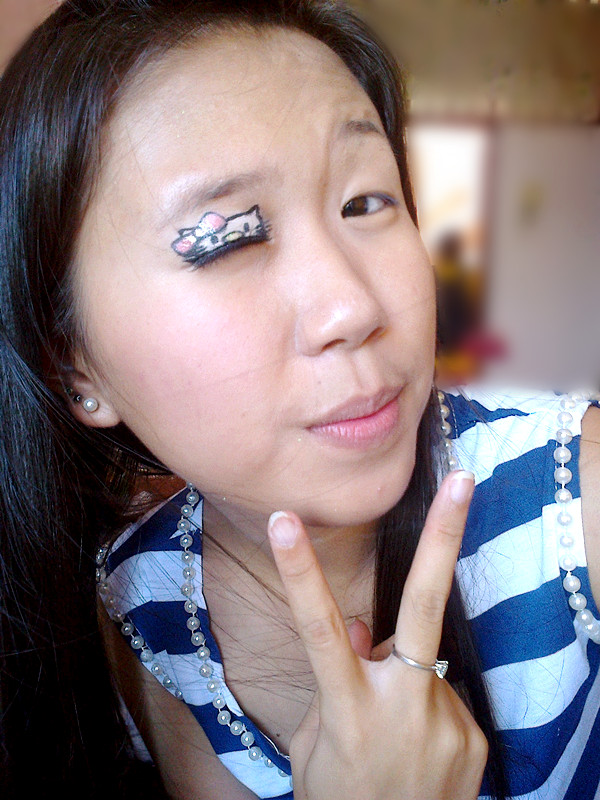 Cute & easy last minute halloween makeup EleanorDreamLand: Hello Kitty Inspiration Make Up