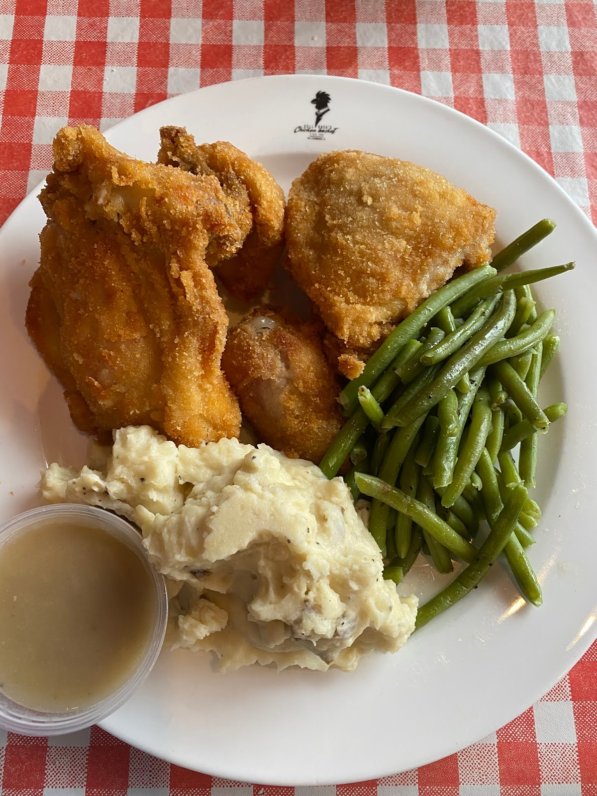 Dell Rhea's Chicken Basket Serves Up This Classic Dish in a Nostalgic