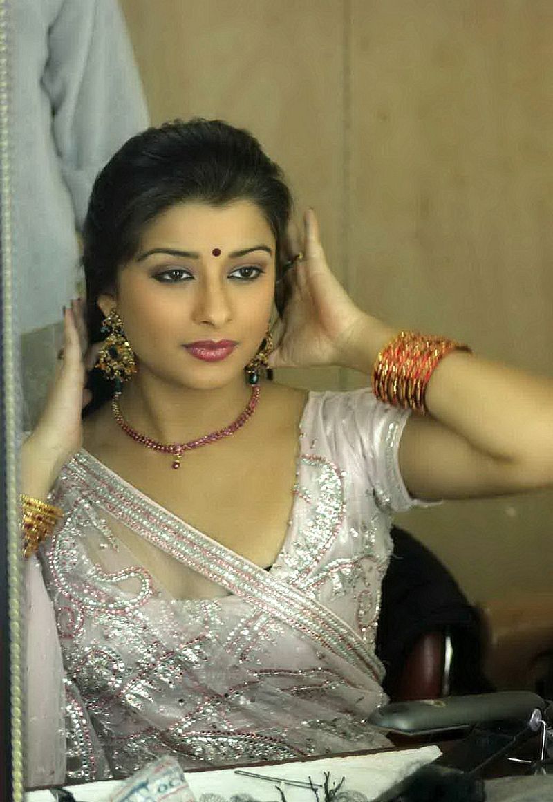 INDIAN ACTRESS: Madhurima South Indian actress black bra pad visible at