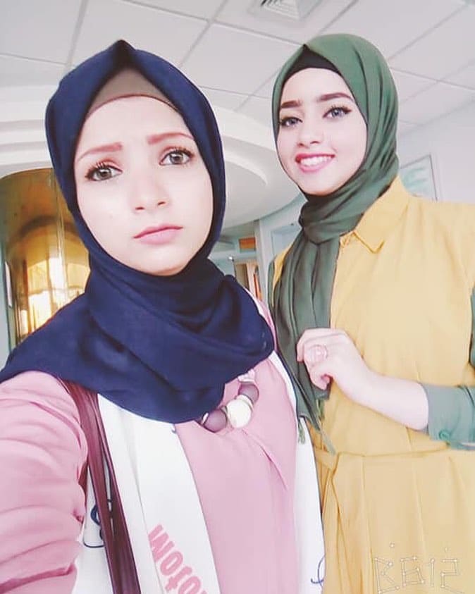 مجموعة من الصور لبنت واحدة محجبة