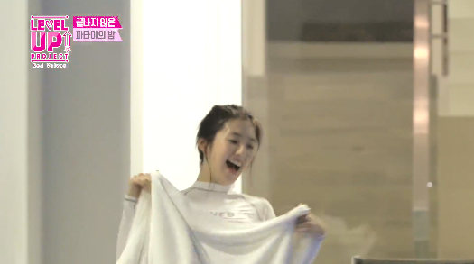 3년 배운 수영실력을 뽐내는 레드벨벳 예리 ㅋㅋㅋㅋㅋㅋ.jpgif | 인스티즈