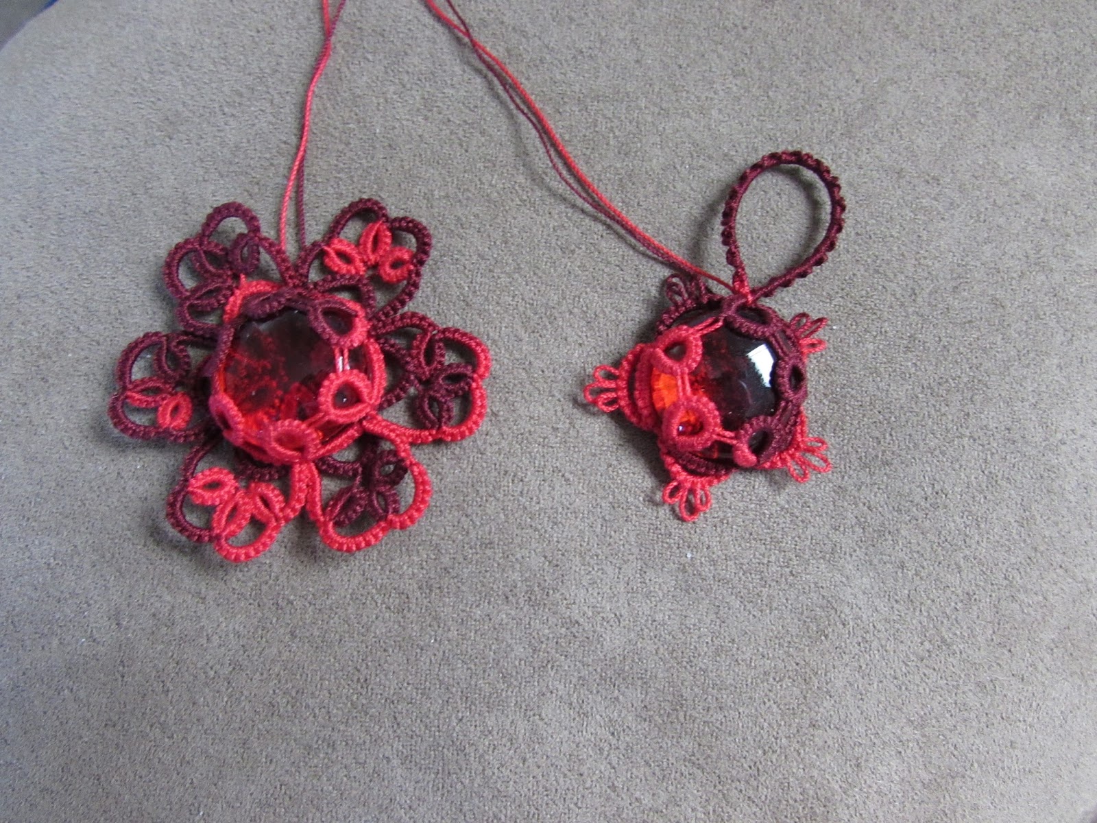 Tatting Lace in Grace Another Ice Drop tatted while trying to empty a