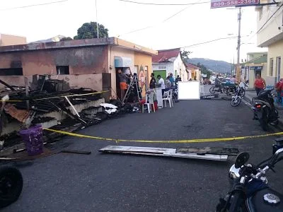 Casa se Incendia en la Calle 16 de agosto de San Jose de Ocoa