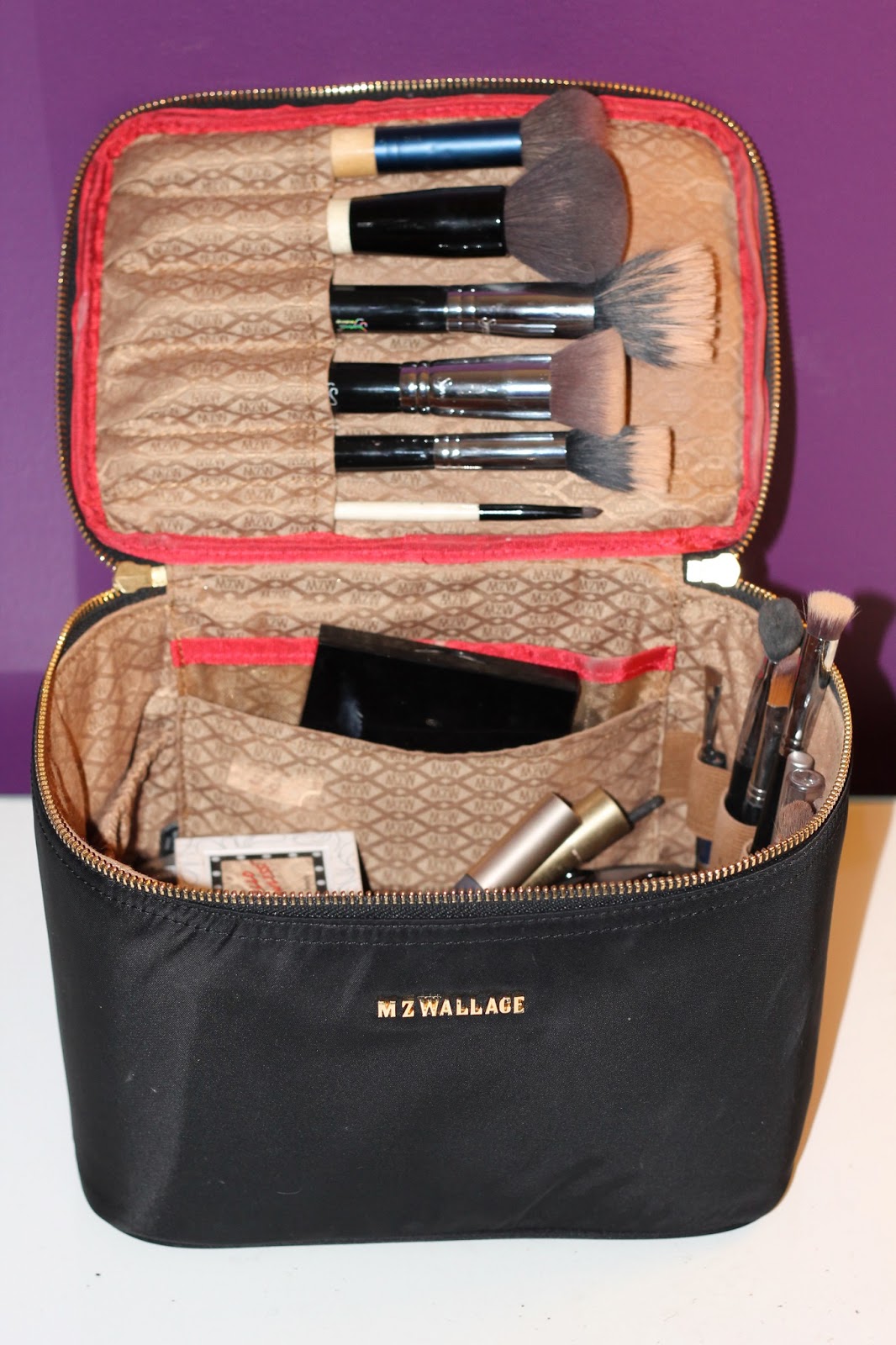Our Styled Suburban Life: What&#39;s In My Makeup Bag